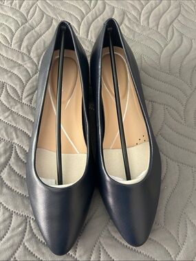 NWOB - Easy Spirit Women's Navy Pointed-Toe Flats